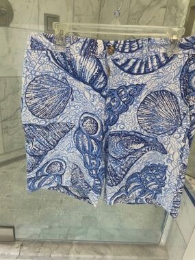 BRAND NEW without tags Lilly pulitzer mens shorts size 32 blue seashell print